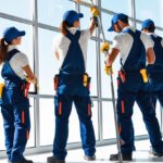 Reinigungsteam. Professionelle Fenster Reinigung